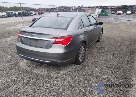 2013 Chrysler 200 Touring z USA, uszkodzony, nr VIN 1C3CCBBB2DN763570